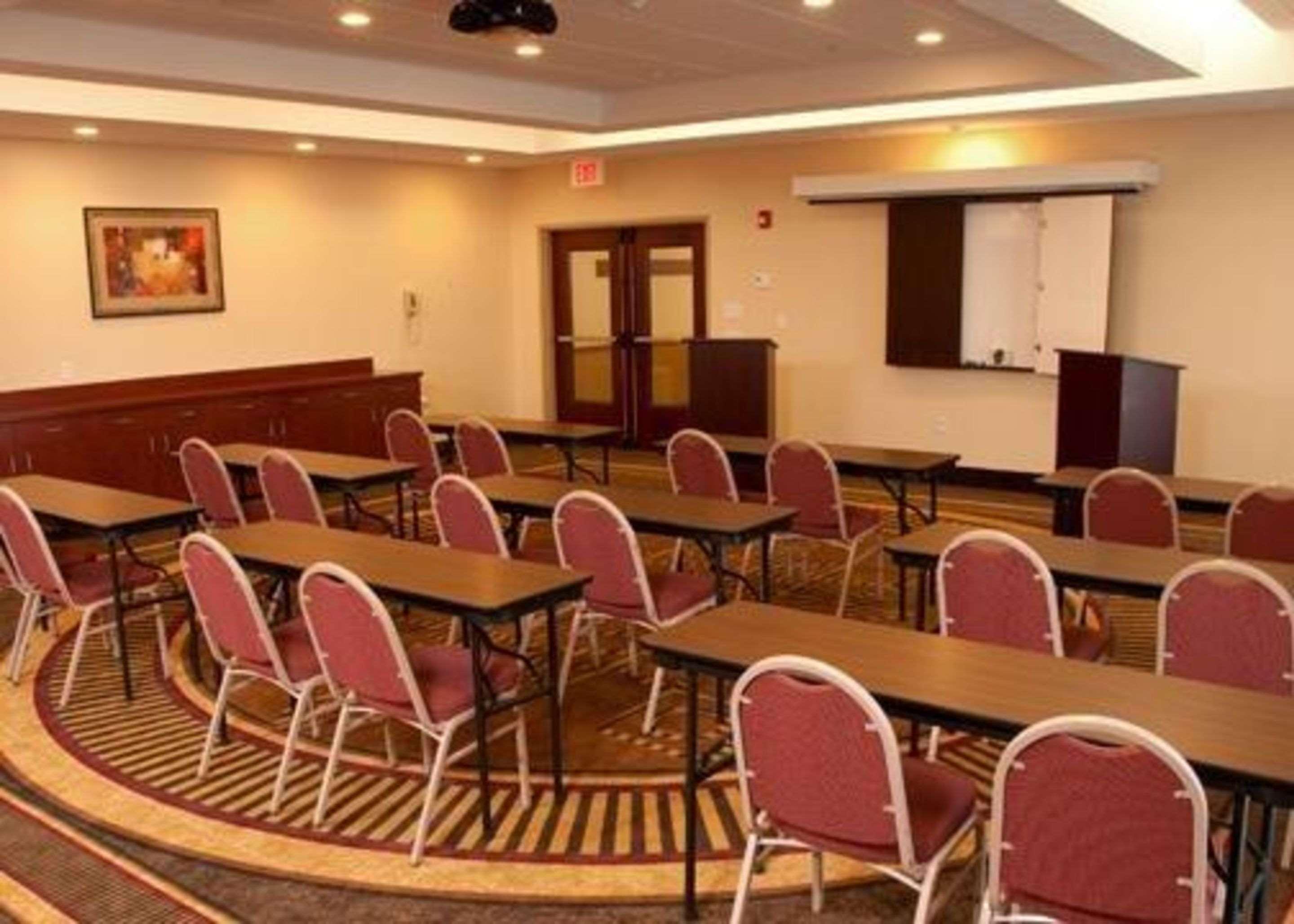 Comfort Inn & Suites Kent - University Area Екстериор снимка