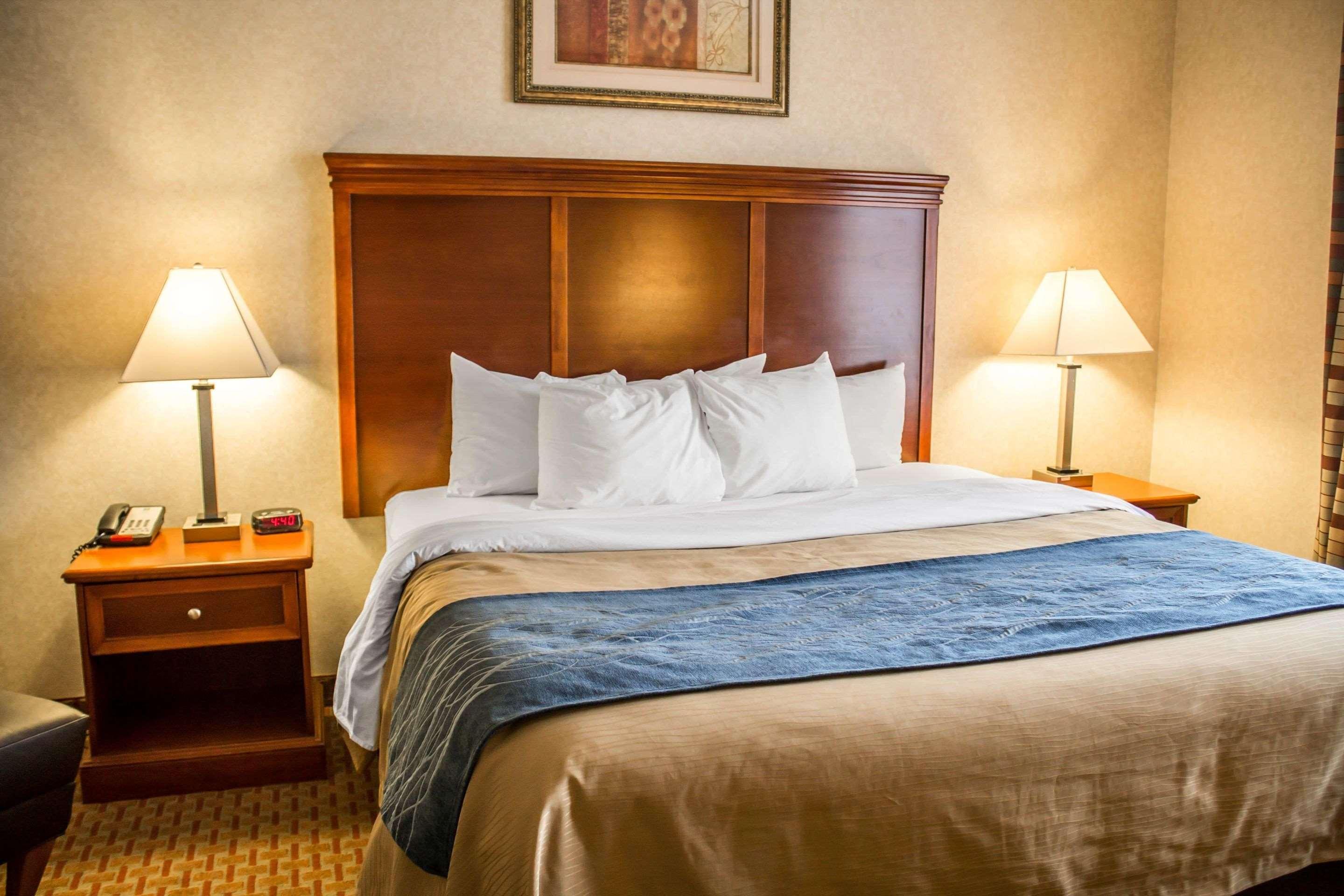 Comfort Inn & Suites Kent - University Area Екстериор снимка