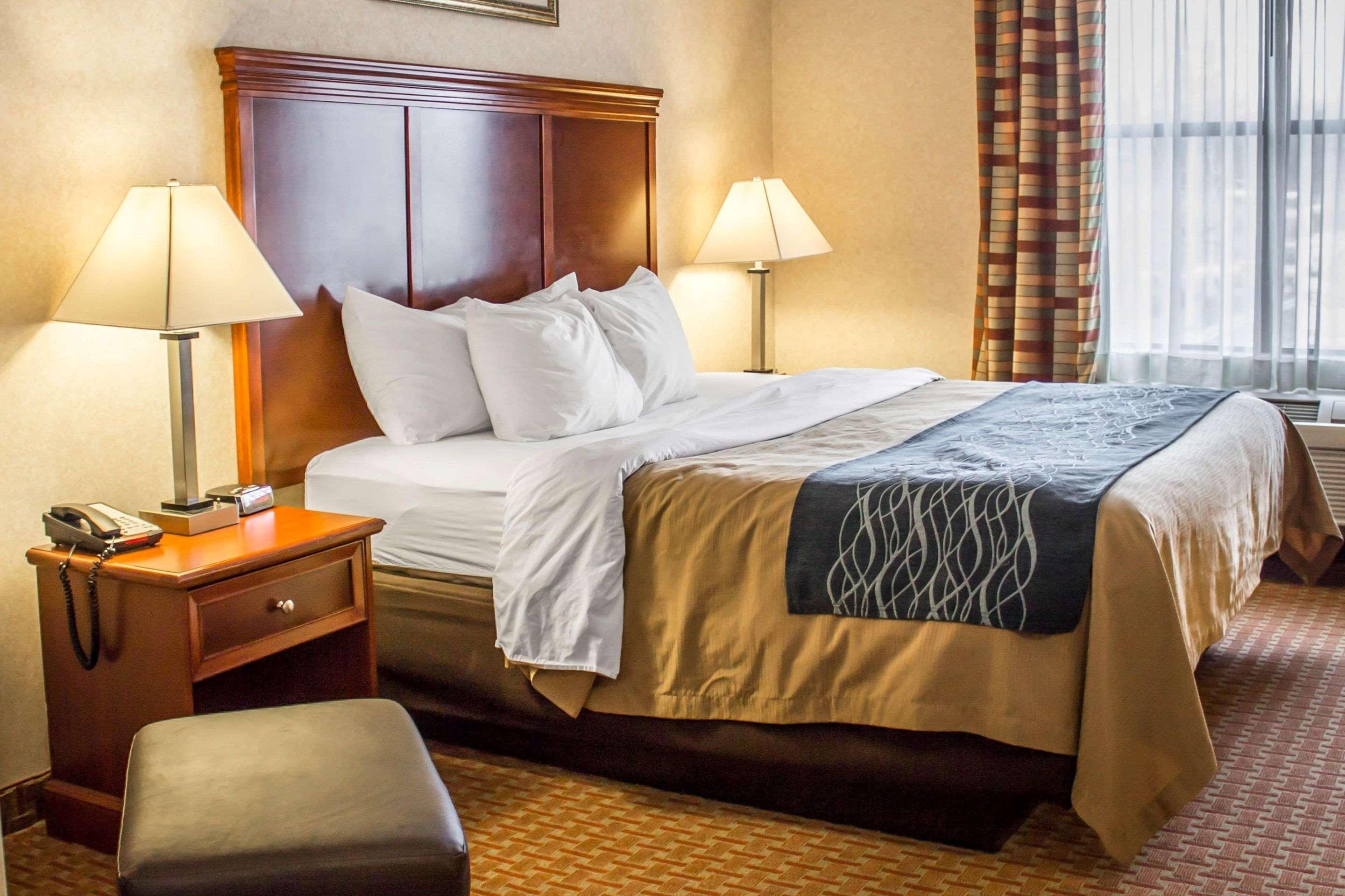 Comfort Inn & Suites Kent - University Area Екстериор снимка
