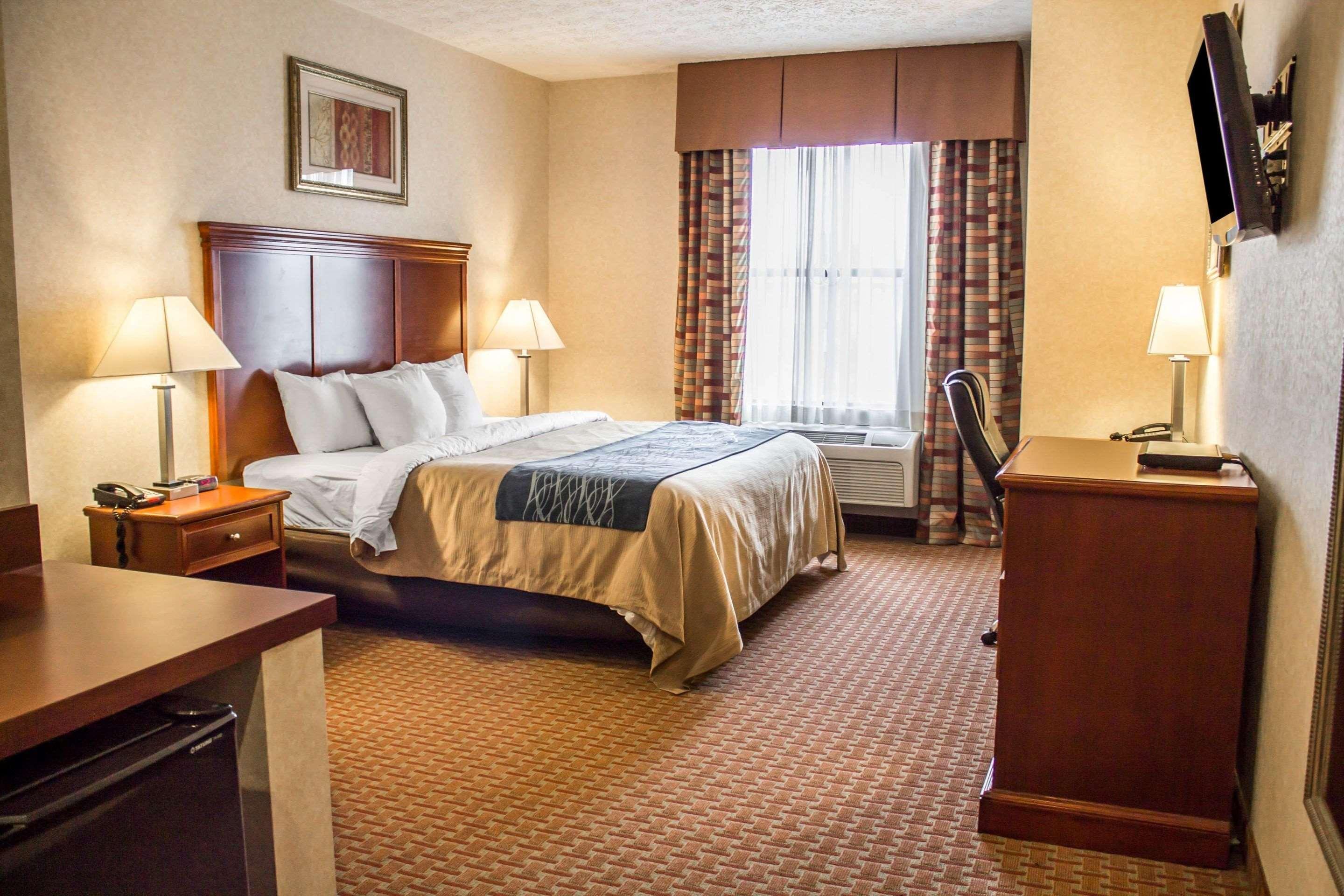Comfort Inn & Suites Kent - University Area Екстериор снимка