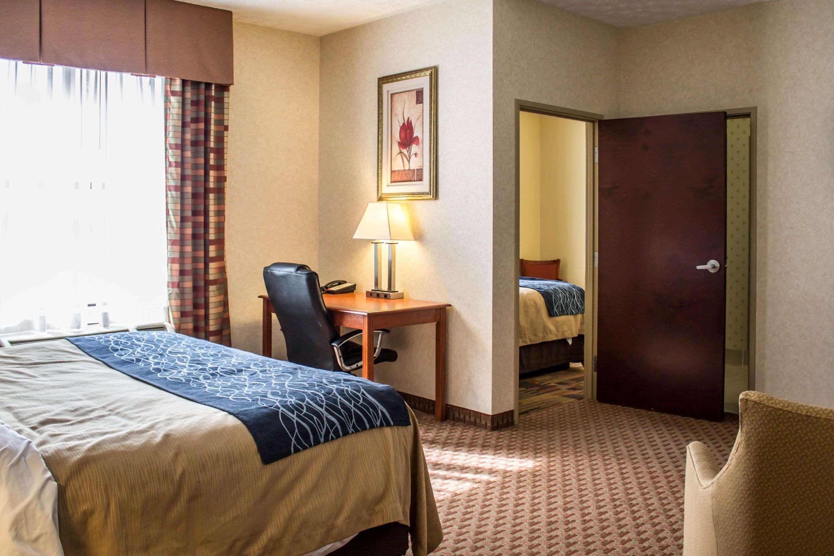 Comfort Inn & Suites Kent - University Area Екстериор снимка