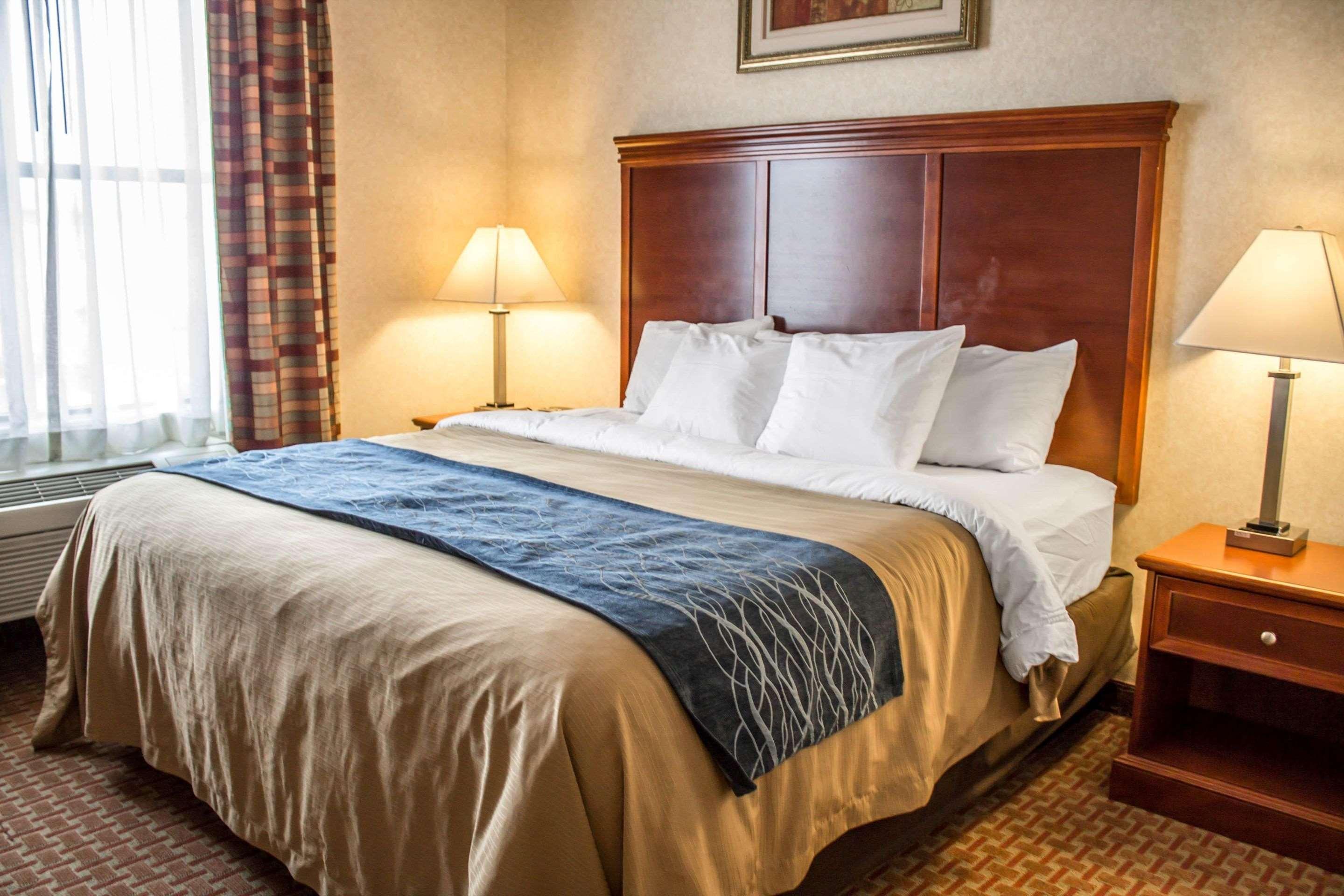 Comfort Inn & Suites Kent - University Area Екстериор снимка