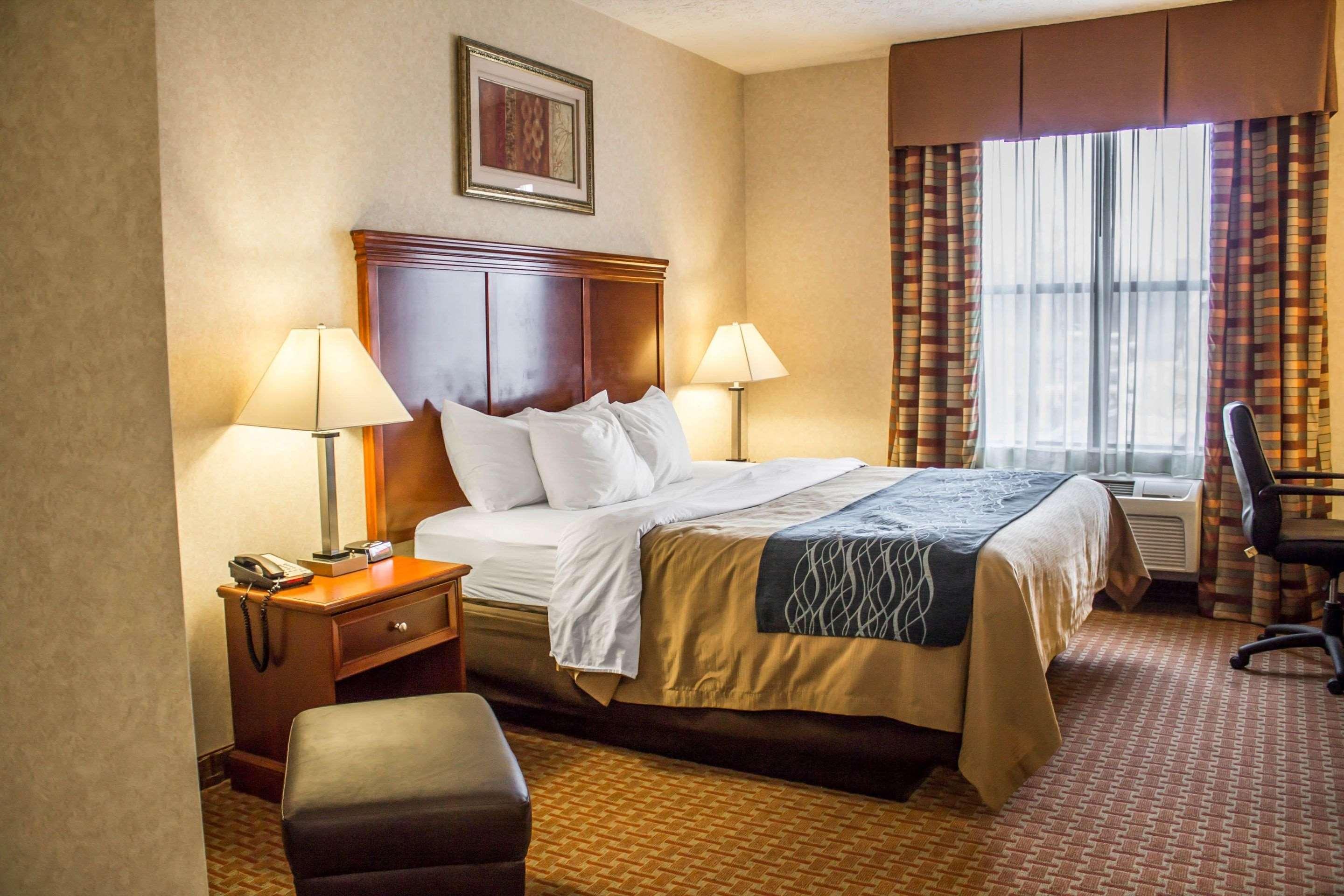 Comfort Inn & Suites Kent - University Area Екстериор снимка