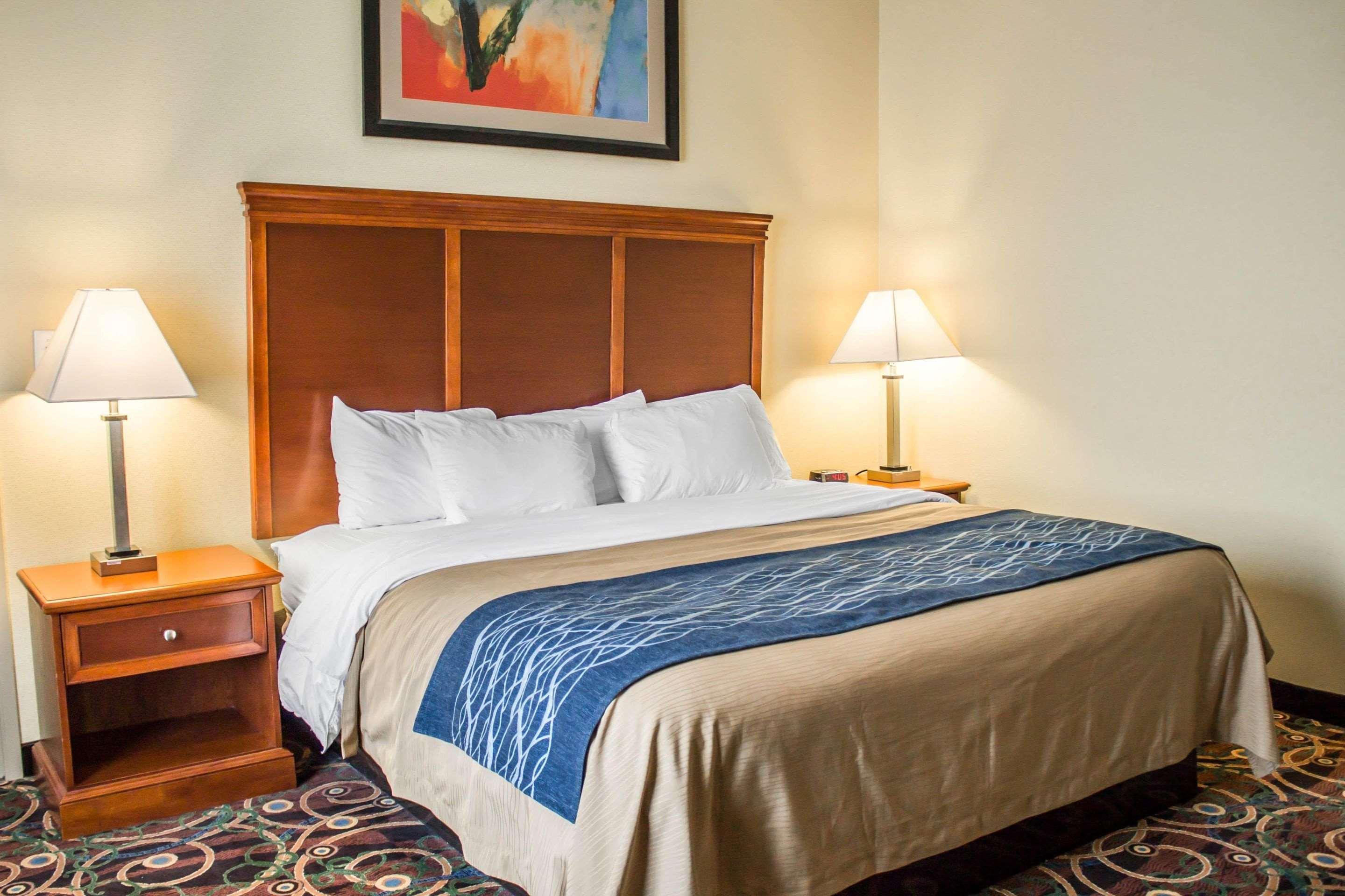 Comfort Inn & Suites Kent - University Area Екстериор снимка