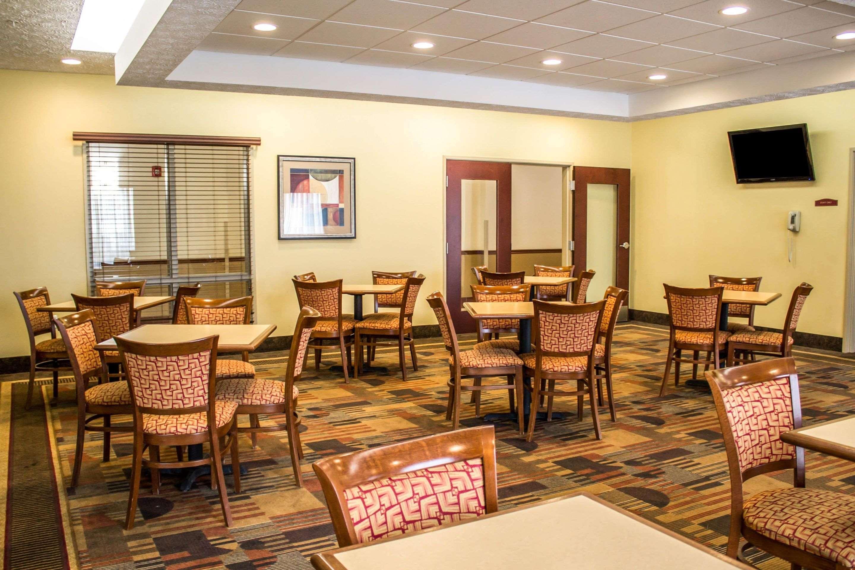 Comfort Inn & Suites Kent - University Area Екстериор снимка