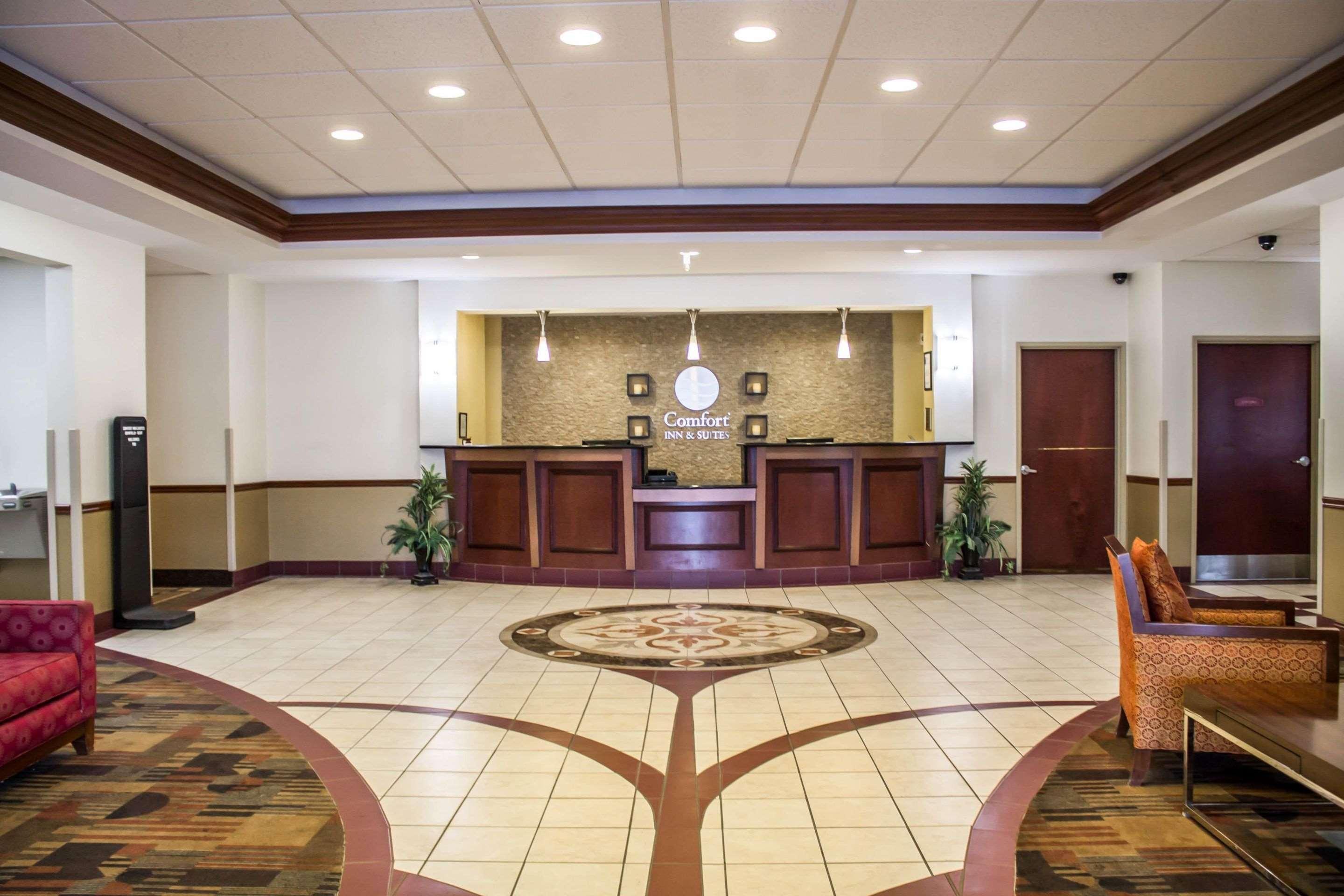 Comfort Inn & Suites Kent - University Area Екстериор снимка
