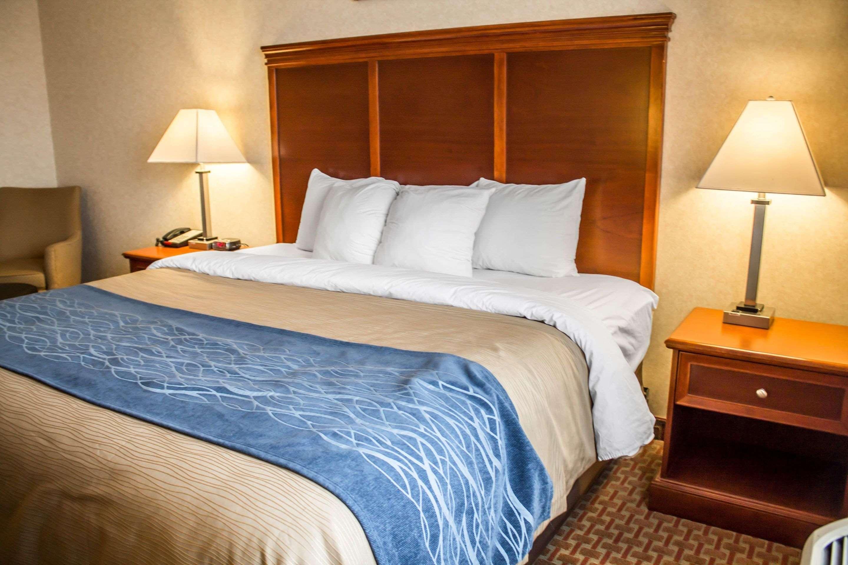 Comfort Inn & Suites Kent - University Area Екстериор снимка